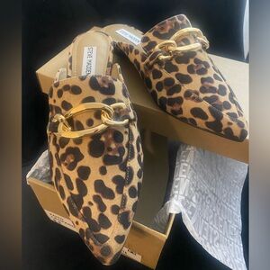 Steve Madden Animal Print Mules with Gold Chain
NEW 🔺smoke& pet free home